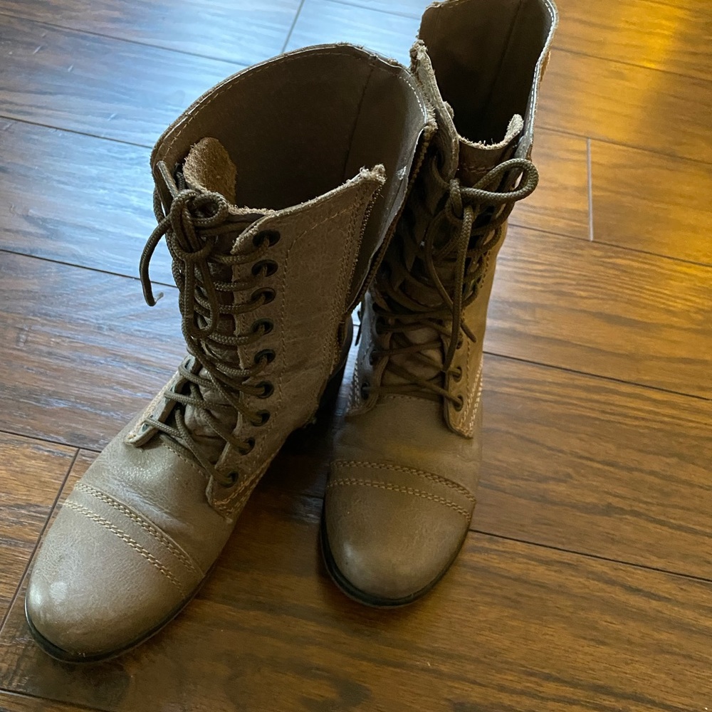 Steve Madden boots in good condition. Smoke free home